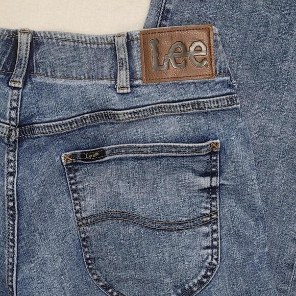 Lee Extreme Motion Athletic Jeans | Men’s 34x30 | Blue Straight Leg Casual Denim - Picture 5 of 6